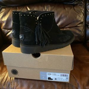 Girls Black Uggs Cindy Size 4